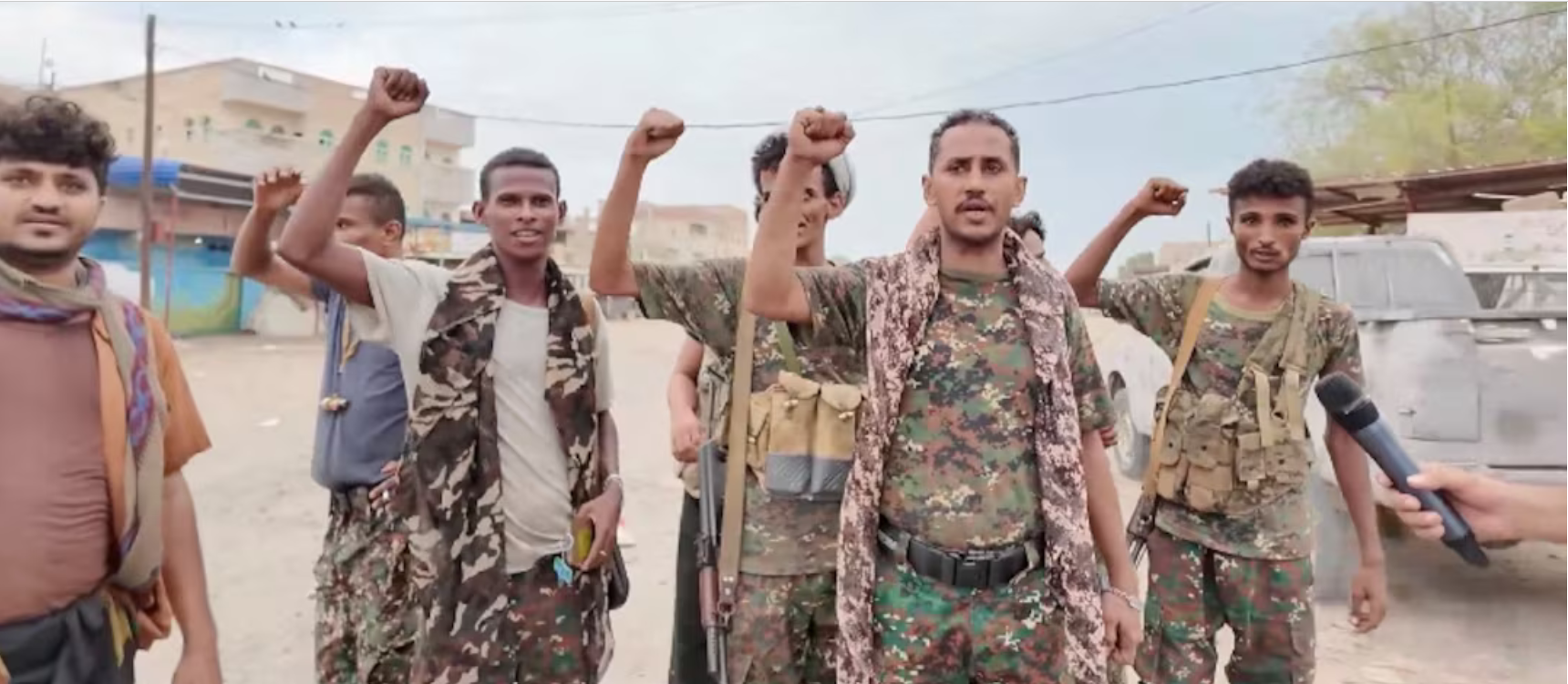 Houthis Strike Saudi Targets as Hormuz Talks Stall