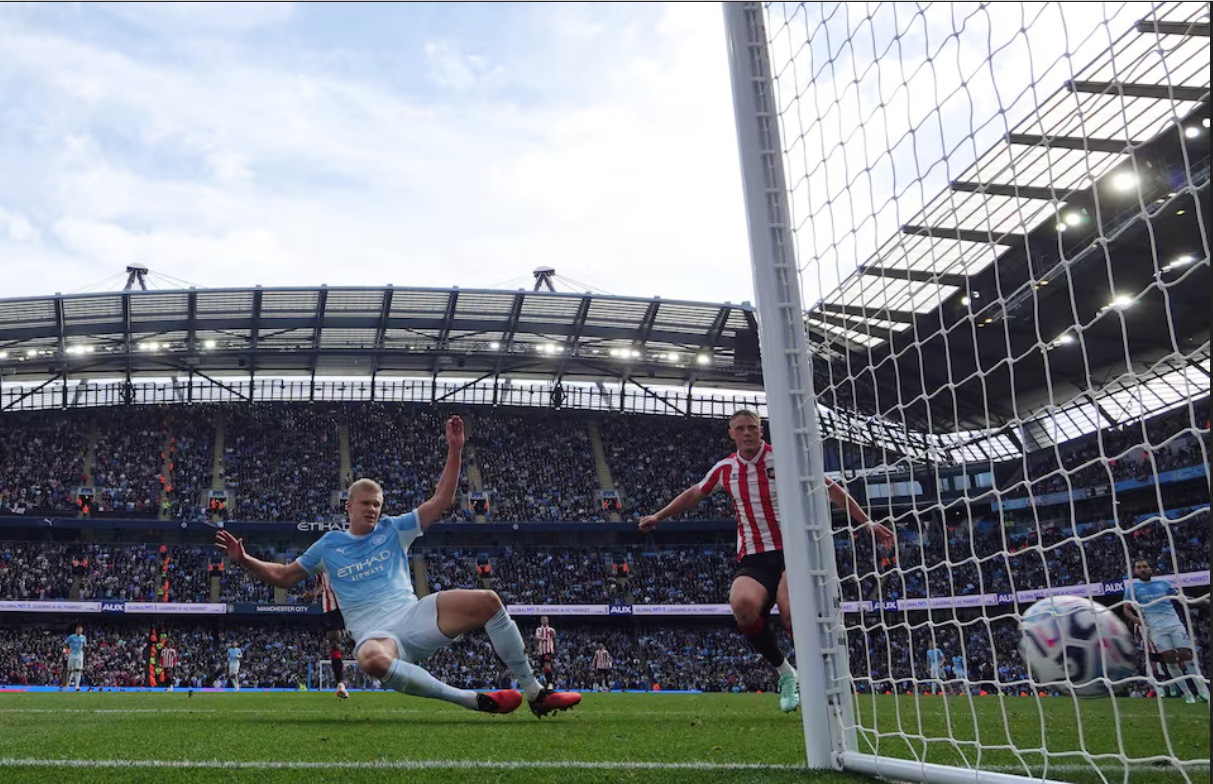 Fernández Scores as Man City Beat Sunderland 5-3 in Eight-Goal Thriller to Go Top