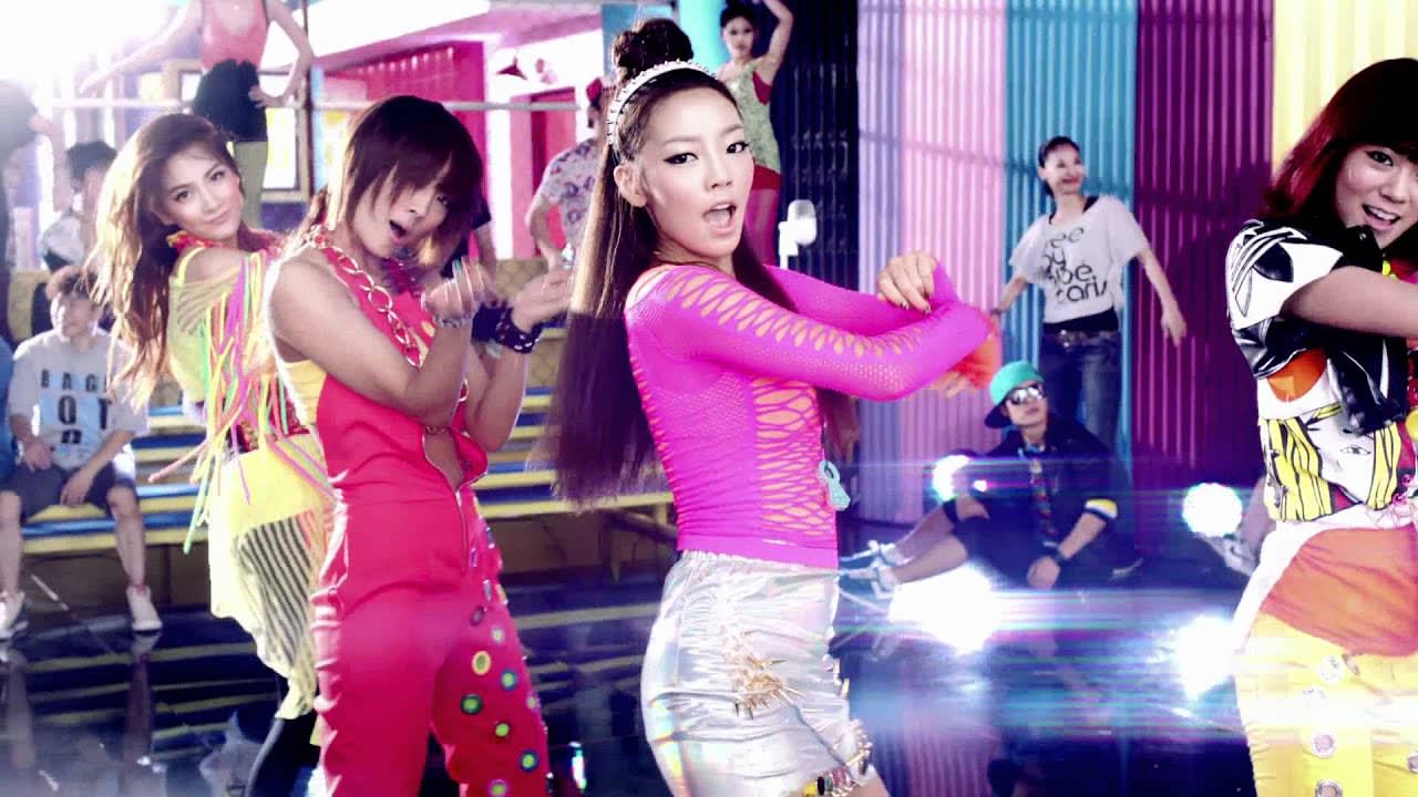 Kris Reviews K-Pop #22: Red Velvet-Russian Roulette – Girl Geek!!