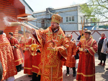 В пятницу Светлой седмицы глава Приморской митрополии совершил литургию в храме святого благоверного князя Александра Невского