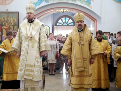 Глава Приморской митрополии возглавил Божественную литургию в Казанском кафедральном соборе города Находки в неделю Всех святых