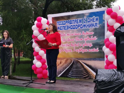 В ПРЕДДВЕРИИ ДНЯ ЖЕЛЕЗНОДОРОДНИКА