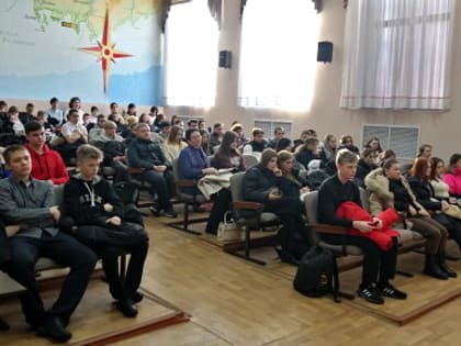 Лайки и репосты. Судьи Хасанского районного суда встретились со старшеклассниками по теме действий в социальных сетях