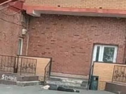 На Карбышева погибла женщина после падения с балкона многоэтажки