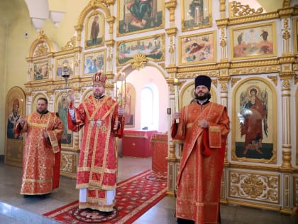 В канун Отдания Пасхи глава Приморской митрополии совершил Пасхальную вечерню и утреню в Спасском храме города Дальнереченска