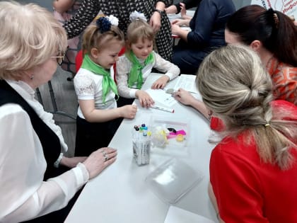 7 апреля в школе №17 Пожарского района прошел флеш-семинар «Инфраструктура центра образования «Точка роста» для развития способностей и талантов детей»