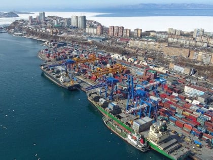 Во Владивостоке и у его берегов скопилось уже 155 судов