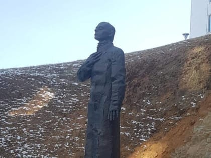 Вандалы осквернили памятник Осипу Мандельштаму во Владивостоке