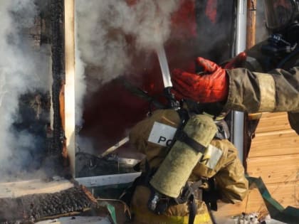 Пожарные ликвидировали возгорание пристройки частного дома в Приморье