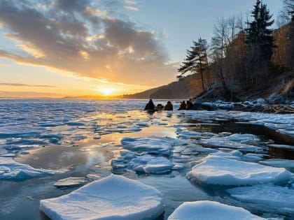 Внимание взлом припайного льда! Выход на лёд опасен для жизни!