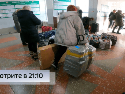 В пунктах пропуска в Приморье обострилось противостояние таможенников и помогаев