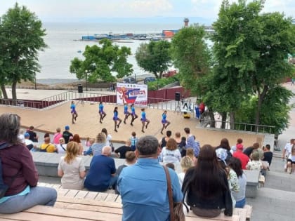 В Приморье стартовали «Уроки в парках по акробатическому рок-н-роллу и буги-вуги»