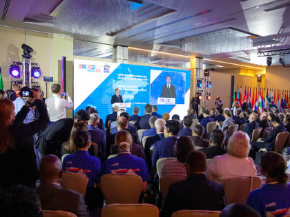 Во Владивостоке завершился форум стран БРИКС «Мировое большинство за многополярный мир»