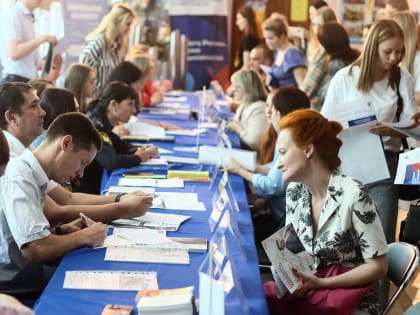 Почти 500 рабочих мест предложили работодатели Находки на ярмарке трудоустройства