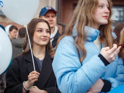 Студенты и сотрудники ВГУЭС приняли участие в первомайской демонстрации