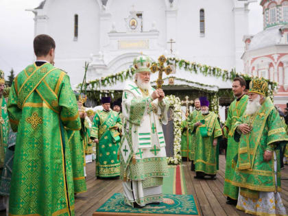 В день 600-летия обретения мощей преподобного Сергия Радонежского митрополит Владимир сослужил Предстоятелю Русской Церкви за Божественной литургией в Троице-Сергиевой лавре