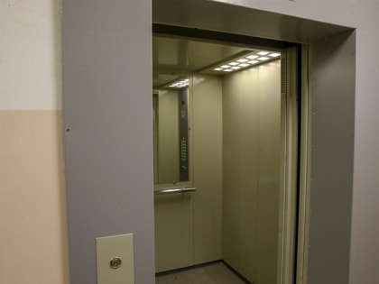 Почти 600 лифтов заменили в Приморье