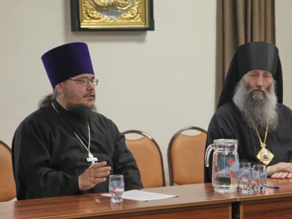 Возродить традицию семейного чтения. В Духовно-просветительском центре прошло заседание круглого стола по теме «Книга в жизни ребенка. Традиции семейного чтения» (+ Фото)