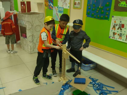 Дошкольников Артема знакомят с профессиями