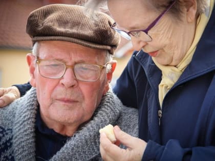 Для тех, кому больше 56 лет. Специалисты сказали, кому начислят 25 000 рублей