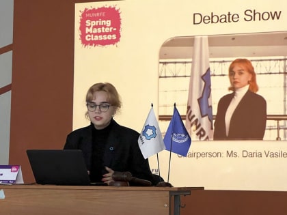 Студенты ДВФУ провели мастер-класс для школьников Находки