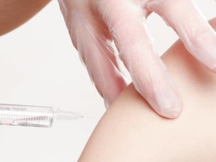 Кремль исключил штрафы за отказ от прививки против COVID