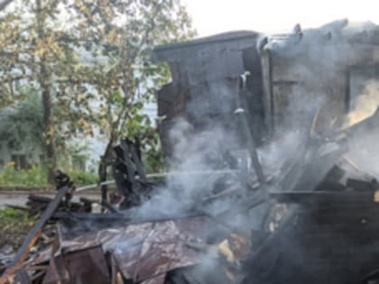 На Талалихина сгорел аварийный барак (ФОТО)