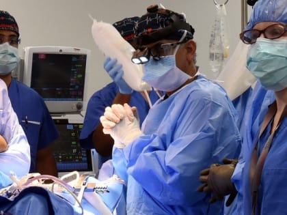 Скончался второй человек с сердцем свиньи