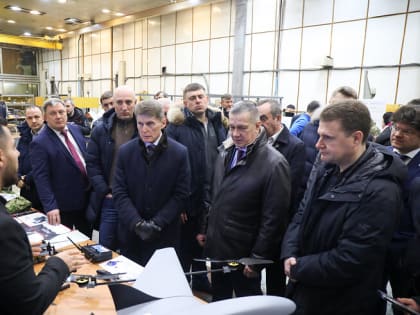 Юрию Трутневу в Приморье показали уникальную продукцию оборонного назначения