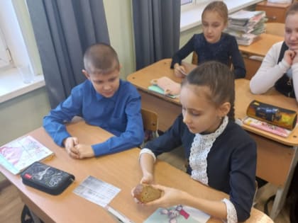 Школьников знакомят с историческими фактами о блокаде Ленинграда