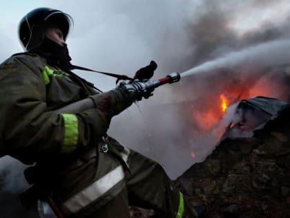 29 человек тушили пожар во Владивостоке