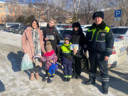 Полицейские исполнили мечту участника акции «Елка желаний» из Находки