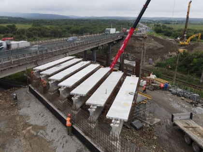 На федеральной трассе А-370 «Уссури» Хабаровск — Владивосток продолжаются работы по реконструкции путепровода