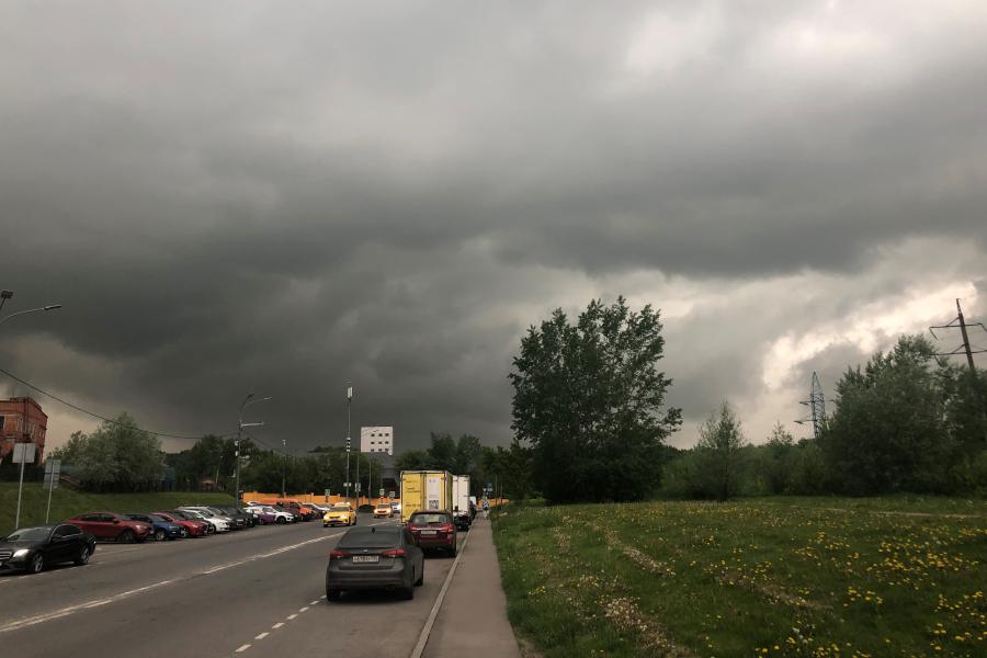 Сильные дожди на дальнем востоке название. Ливень. Проливной дождь. Ливень фото. Гроза в Москве 28 июня.