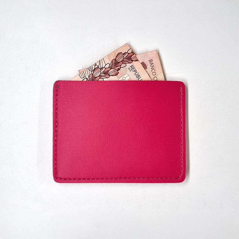 uma carteira rosa pink de costas