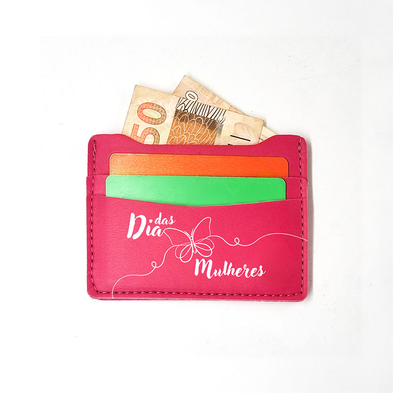 Uma carteira rosa pink