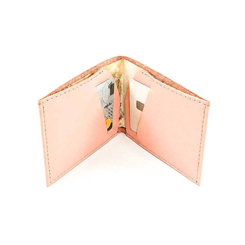 uma carteira rosa vista de cima