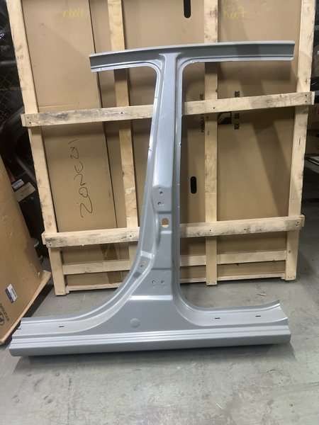 Hyundai ix35 center post