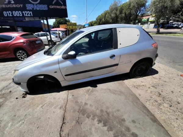PEUGEOT 206 2004 stripping for spares and parts