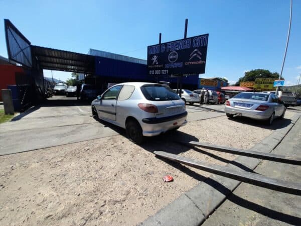 PEUGEOT 206 2004 stripping for spares and parts