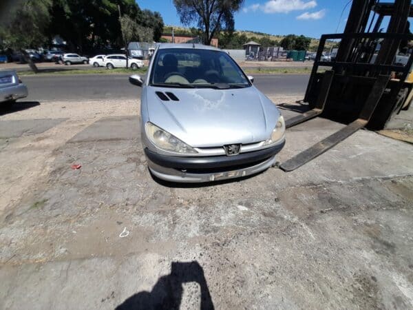 PEUGEOT 206 2004 stripping for spares and parts