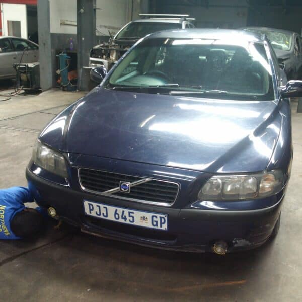 VOLVO S60 2002 2.4L STRIPPING FOR SPARES