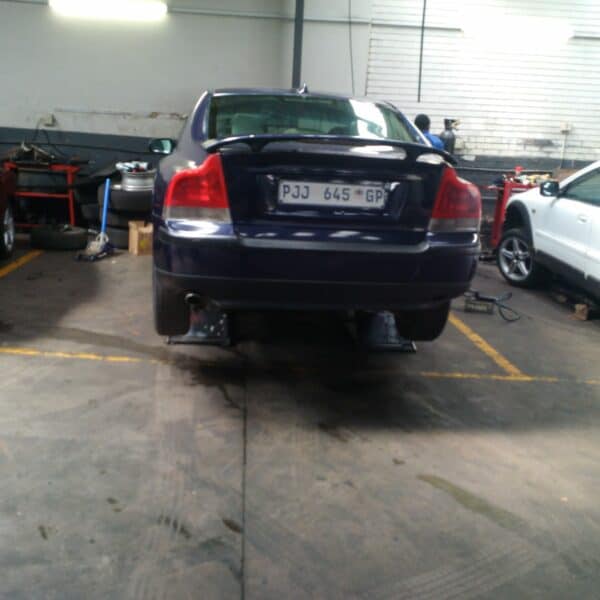 VOLVO S60 2002 2.4L STRIPPING FOR SPARES