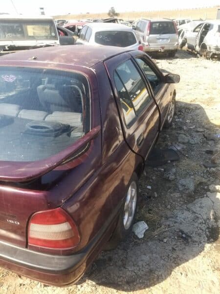 Nissan Sentra Sabre 1.6 stripping for spares and parts