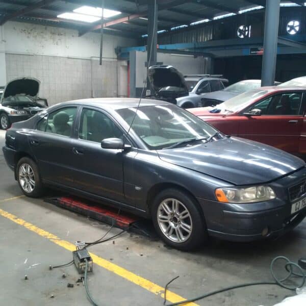 VOLVO S60 2.0L 2006 STRIPPING FOR SPARES