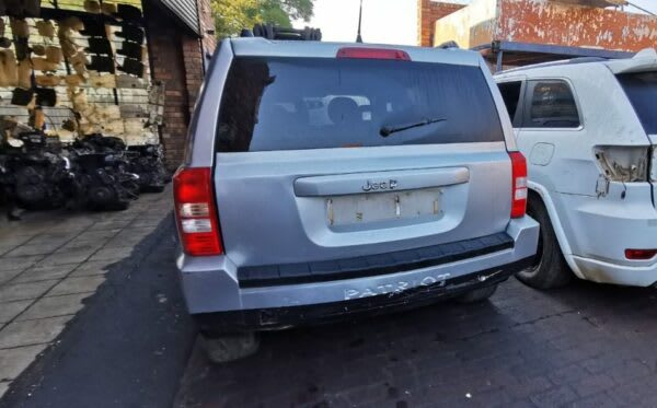 Jeep Patriot 2.4 4x4 2008 stripping for spares and parts