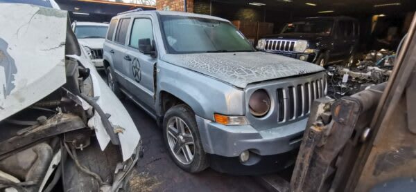 Jeep Patriot 2.4 4x4 2008 stripping for spares and parts