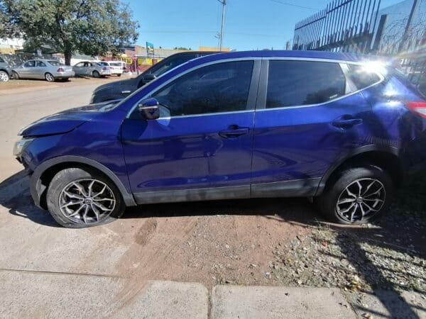 Nissan Qashqai 2017 stripping for spares and parts