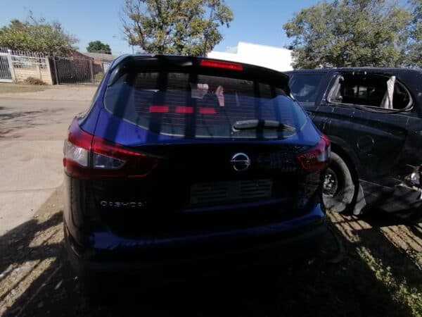 Nissan Qashqai 2017 stripping for spares and parts