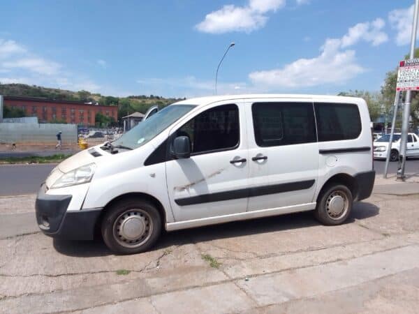 Peugeot Expert 2.0 Stripping for Spares and Parts